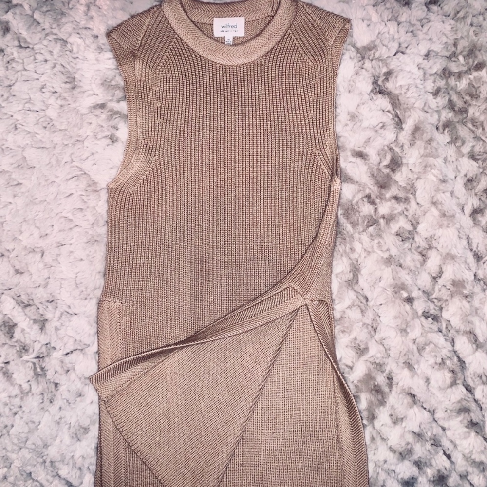 ARITZIA- Wilfred camel sweater size small